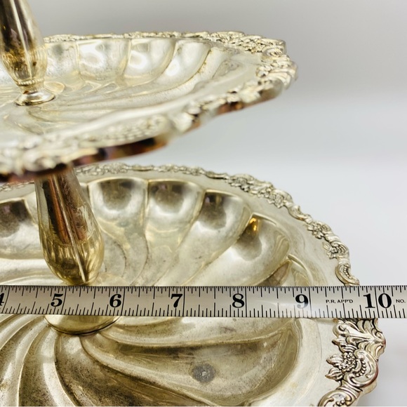 F.B. Wallace Vintage Two Tier Silver Plated Buffet Server - timeless elegance - Picture 6 of 9